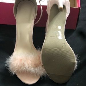 Fur heels toe out